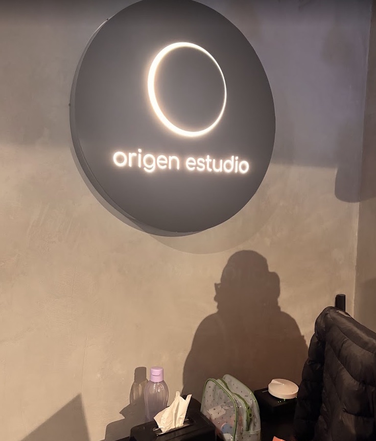 Letrero iluminado de Origen Estudio