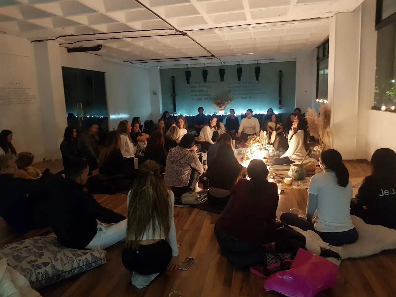Encuentro de comunidad en Atma Yoga & Energy Center